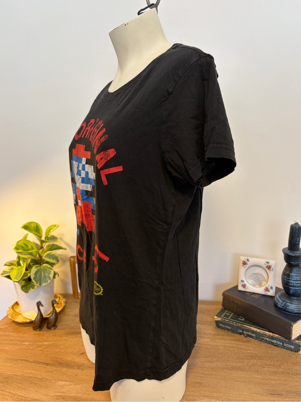 Nintendo Super Mario The Original Since 1981 Graphic Tee Black Rock Me - Picture 4 of 6